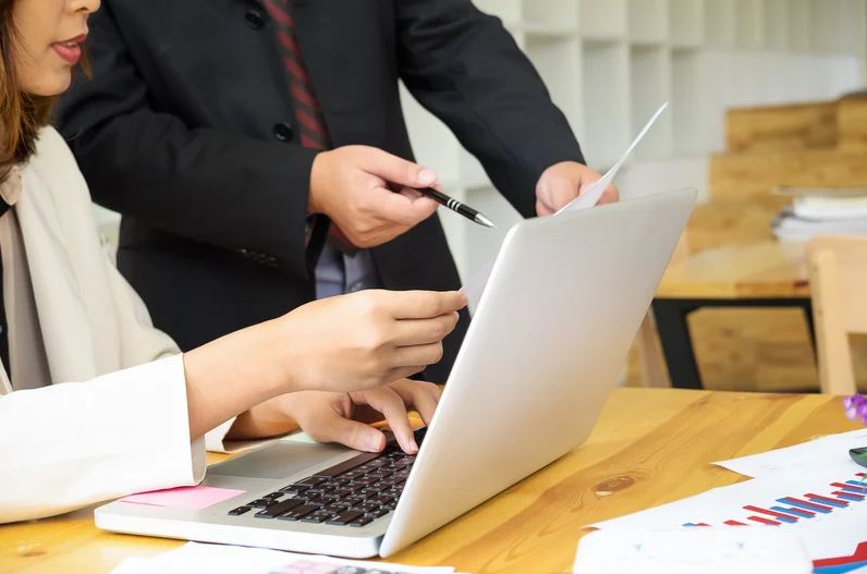 Akademisches Lektorat statt Ghostwriting wählen